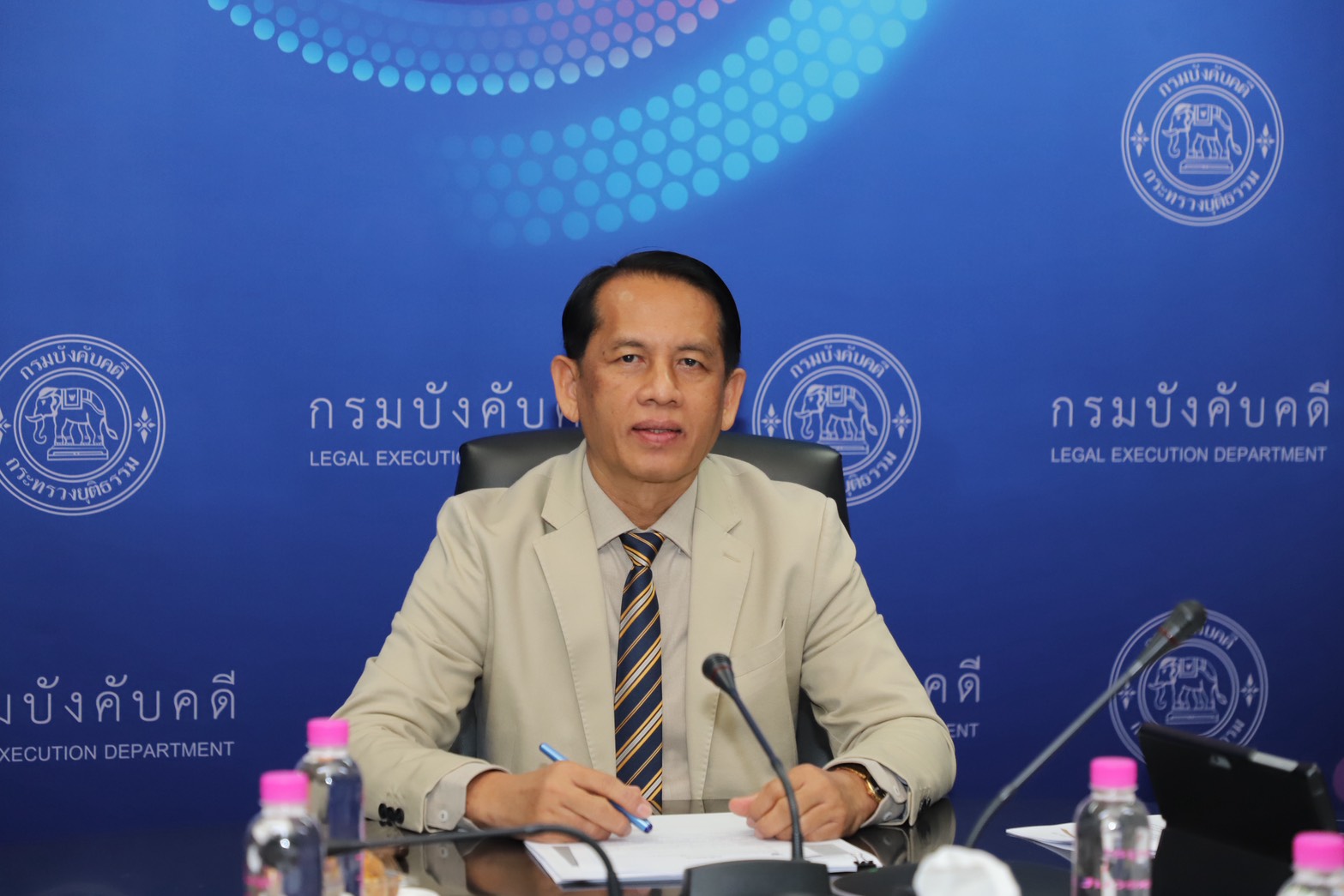 กรมบังคับคดี ประชุมเพื่อสอบถามข้อมูลความต้องการและปัญหาข้อขัดข้องเกี่ยวกับภาษีค้างชำระสำหรับที่ดินและสิ่งปลูกสร้าง
